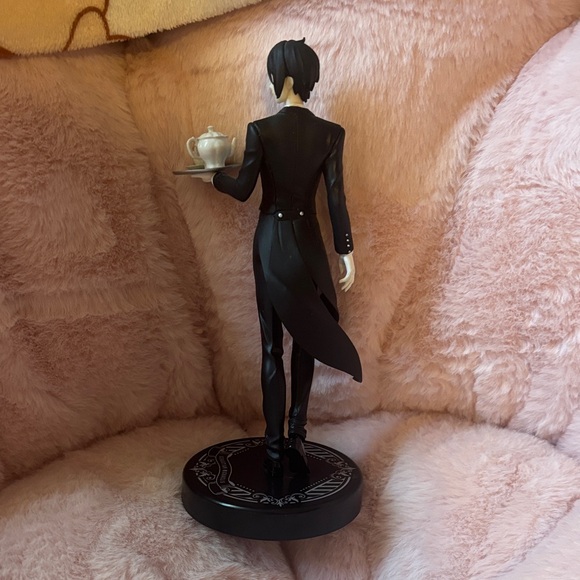 Black Butler Figure with Tea Set Sebastian Michaels - Picture 2 of 5